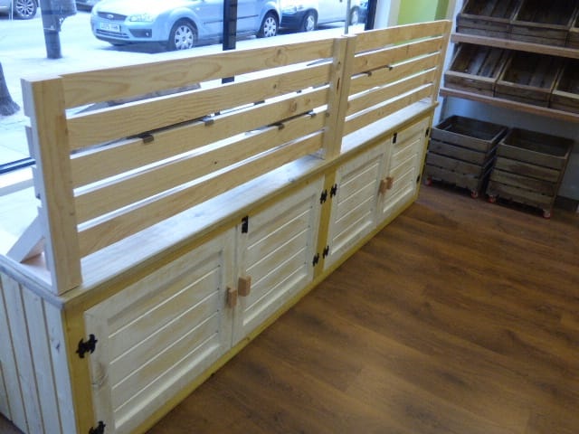 Utilizar Estanterías con cajas de madera
